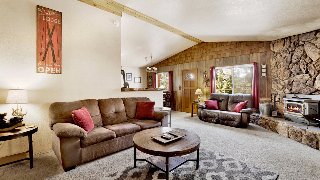 Photo of Livingroom in Upper Moonridge