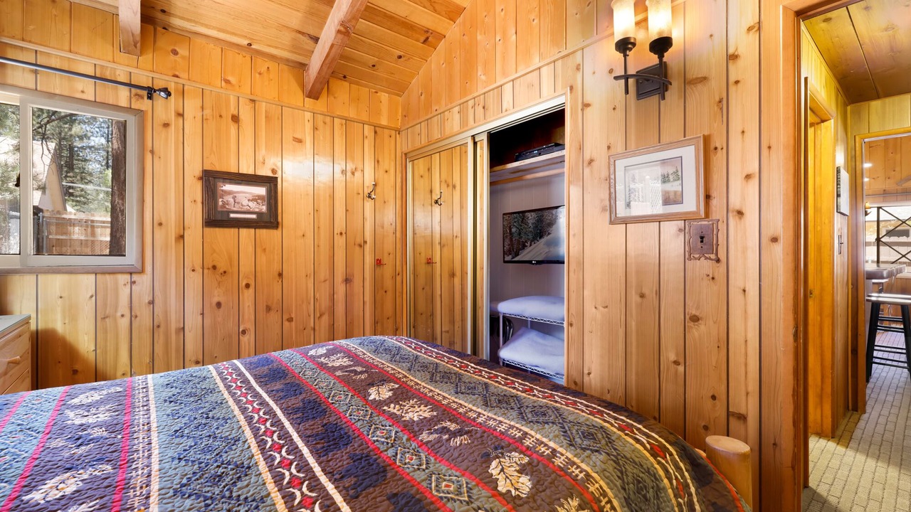 Photo of Bedroom in Big Bear Lake