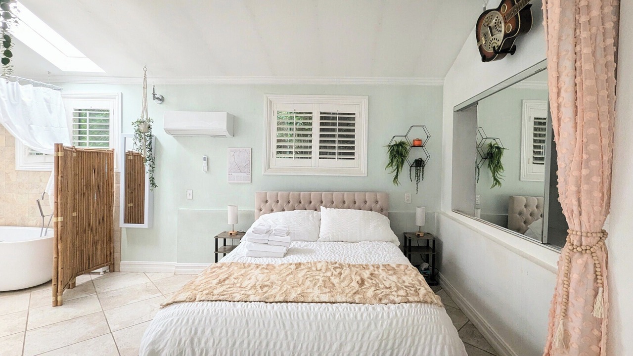 Photo of Bedroom in Beverly Glen