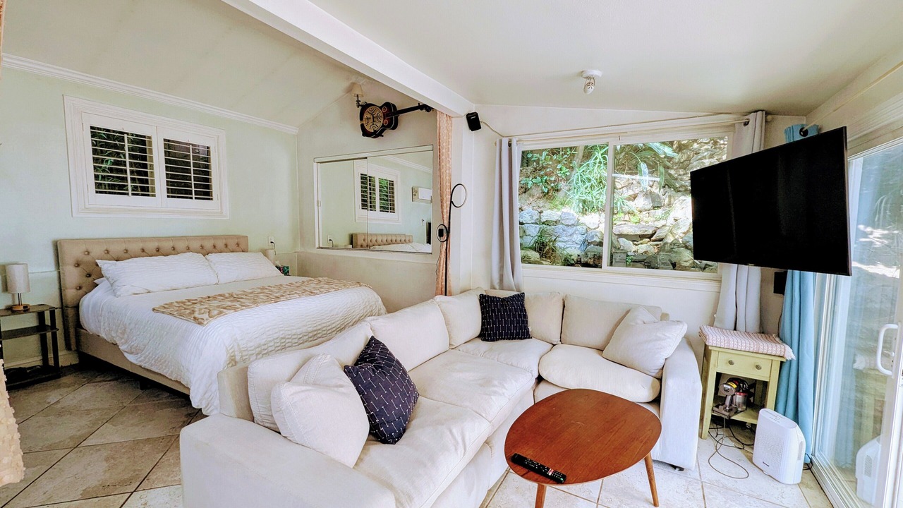 Photo of Bedroom in Beverly Glen