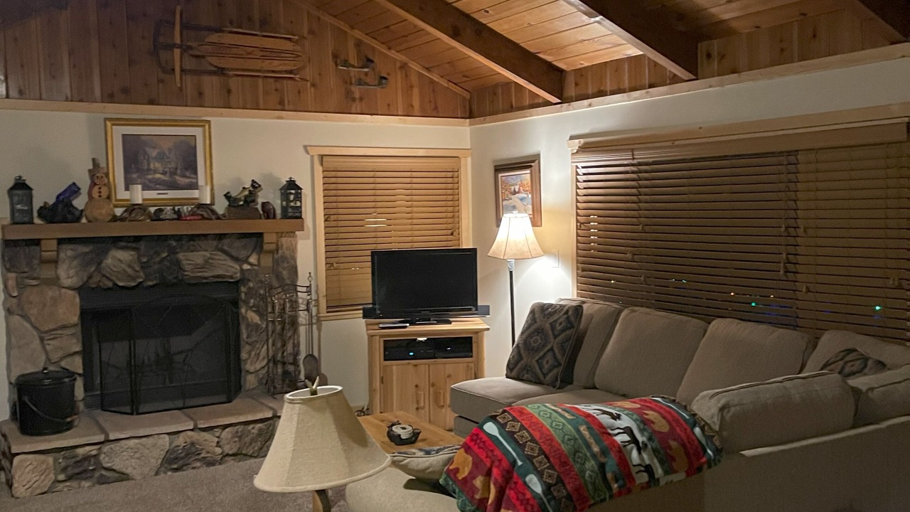 Photo of Livingroom in Summit Estates