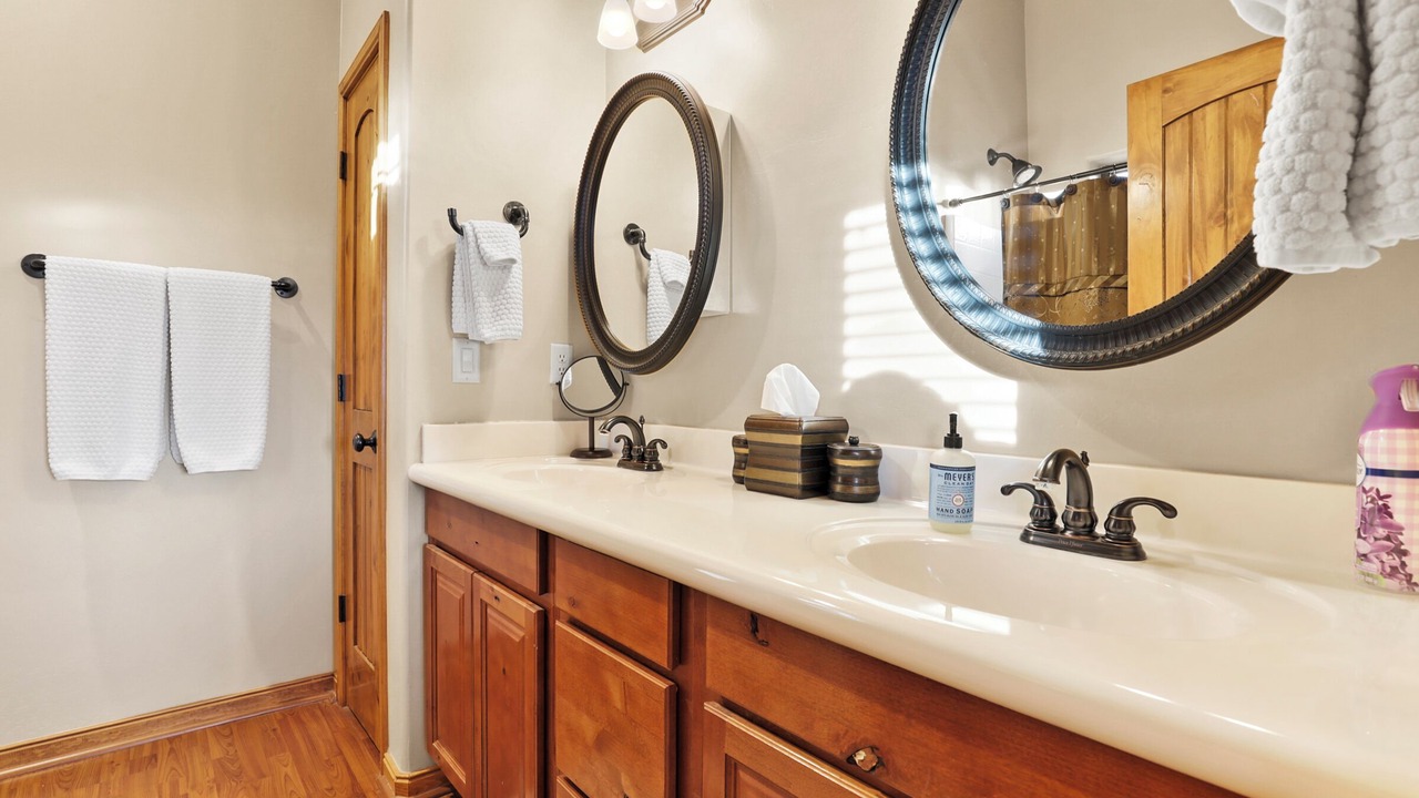 Photo of Bathroom in Pine