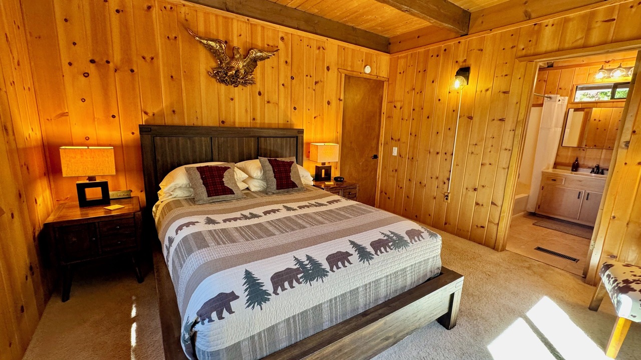 Photo of Bedroom in Idyllwild