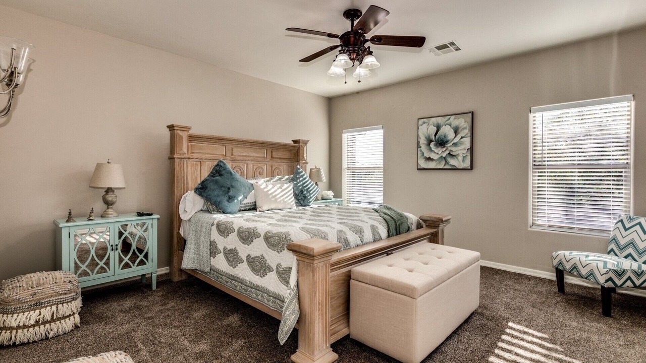 Photo of Bedroom in Golden Springs