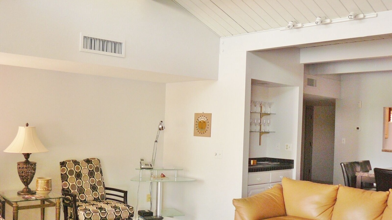 Photo of Livingroom in Scottsdale Lodge