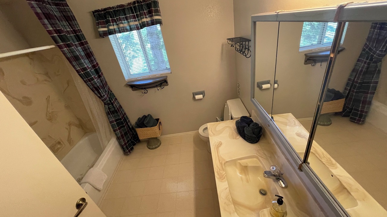 Photo of Bathroom in Strawberry
