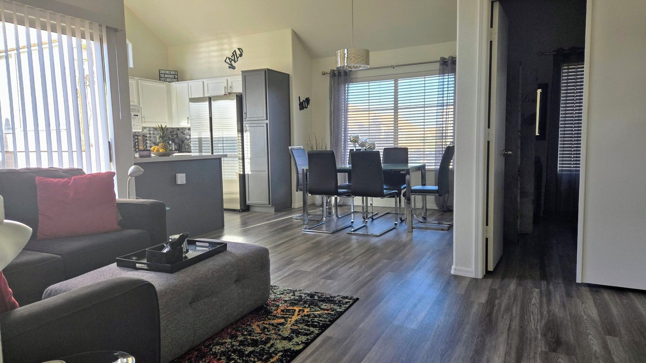 Photo of Livingroom in Val Vista Lakes