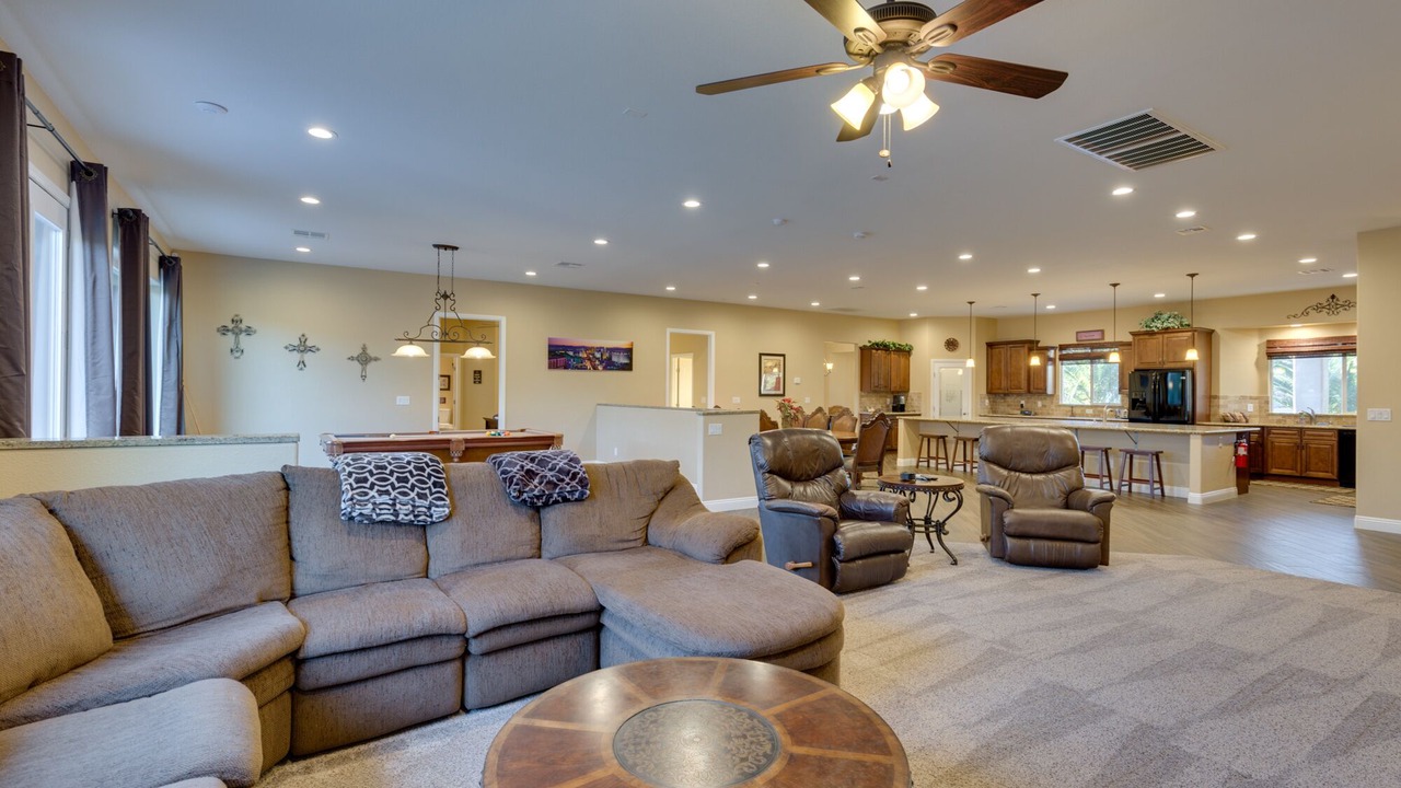 Photo of Livingroom in Royal Crest Rancheros