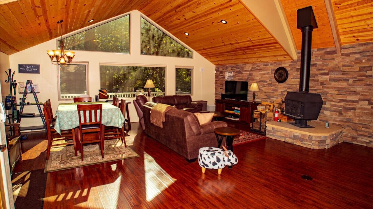 Photo of Livingroom in Groom Creek