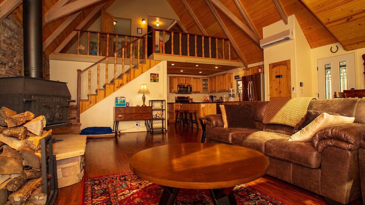 Photo of Livingroom in Groom Creek