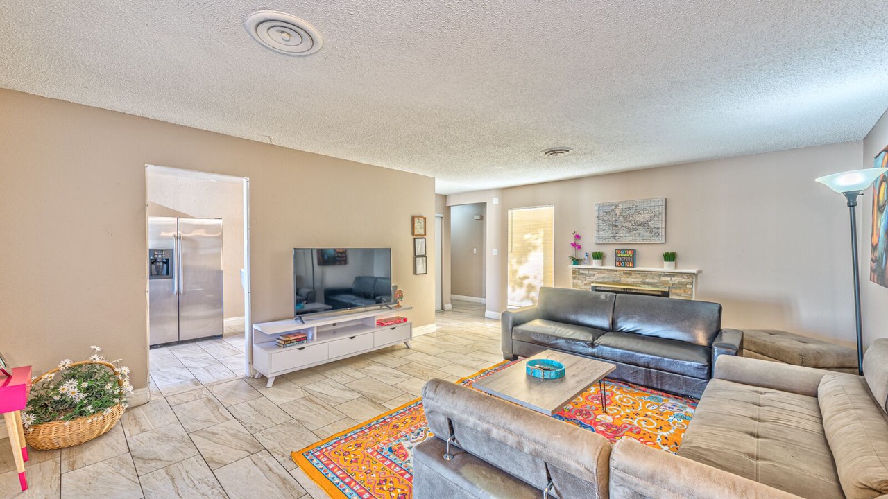Photo of Livingroom in Rancho Oakey