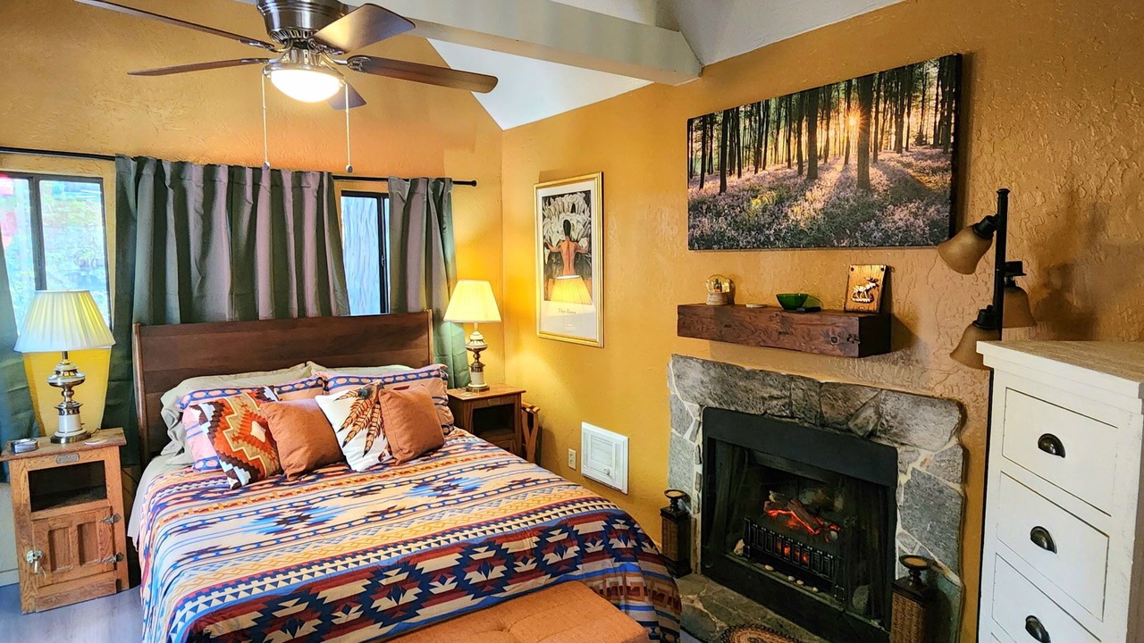 Photo of Bedroom in Idyllwild