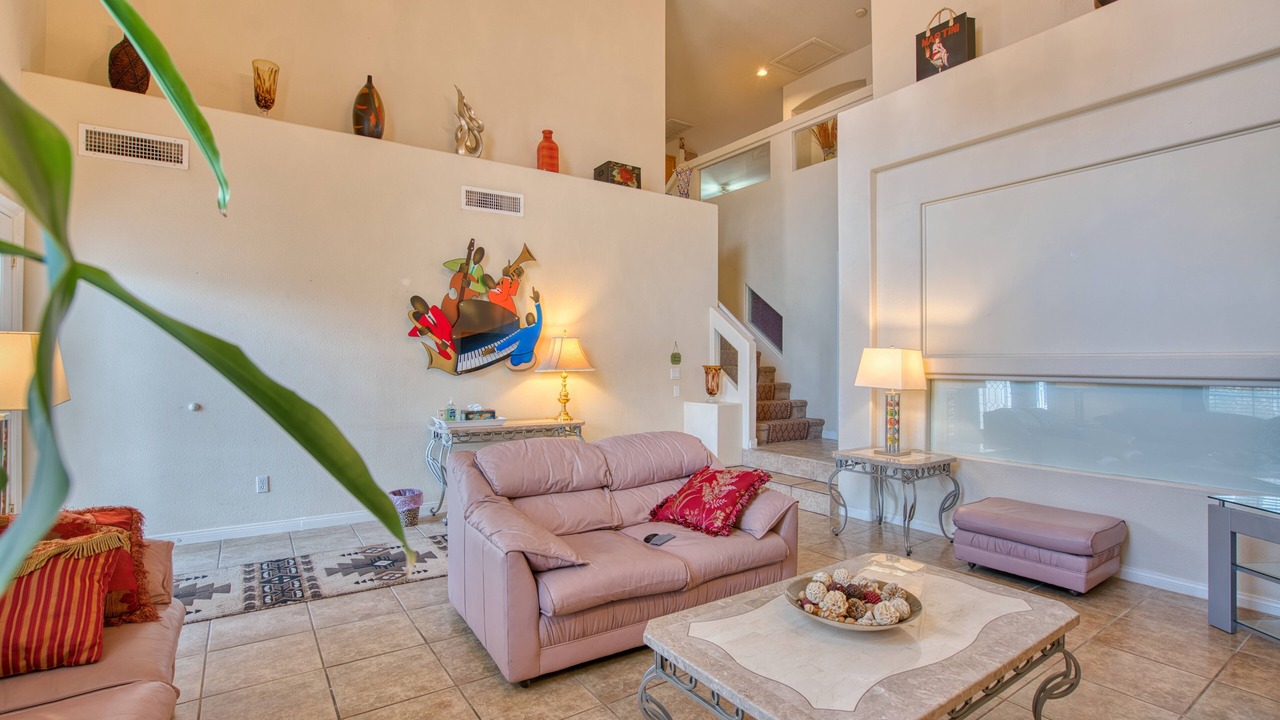 Photo of Livingroom in Enterprise