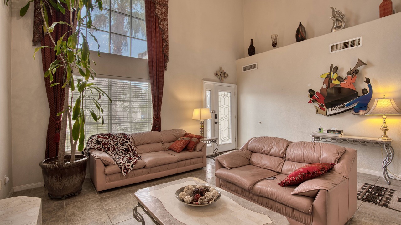 Photo of Livingroom in Enterprise
