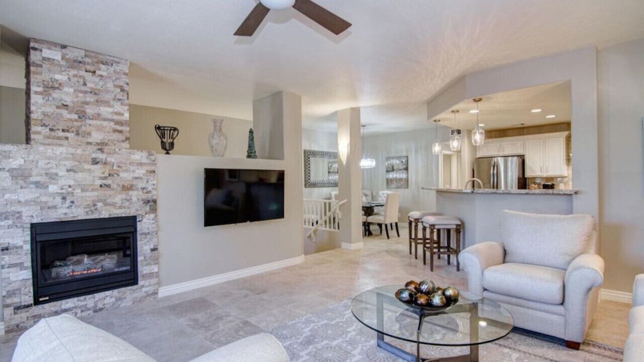 Photo of Livingroom in Kierland