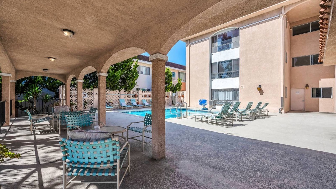 Photo of Outdoor in Fox Hills