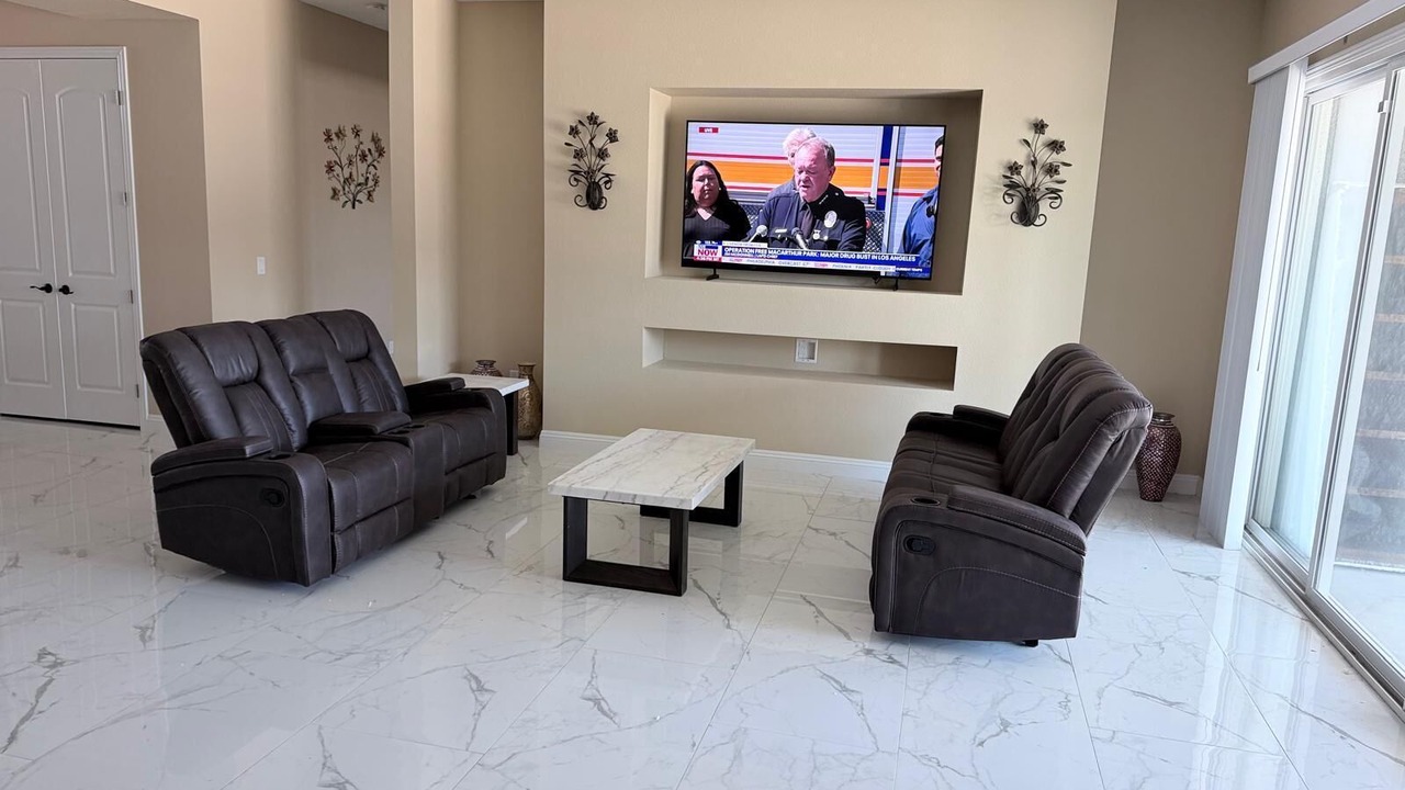 Photo of Livingroom in Enterprise