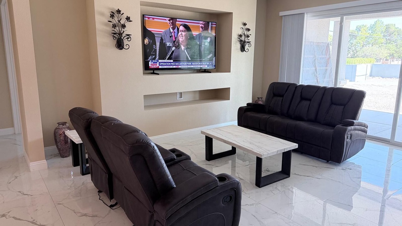 Photo of Livingroom in Enterprise