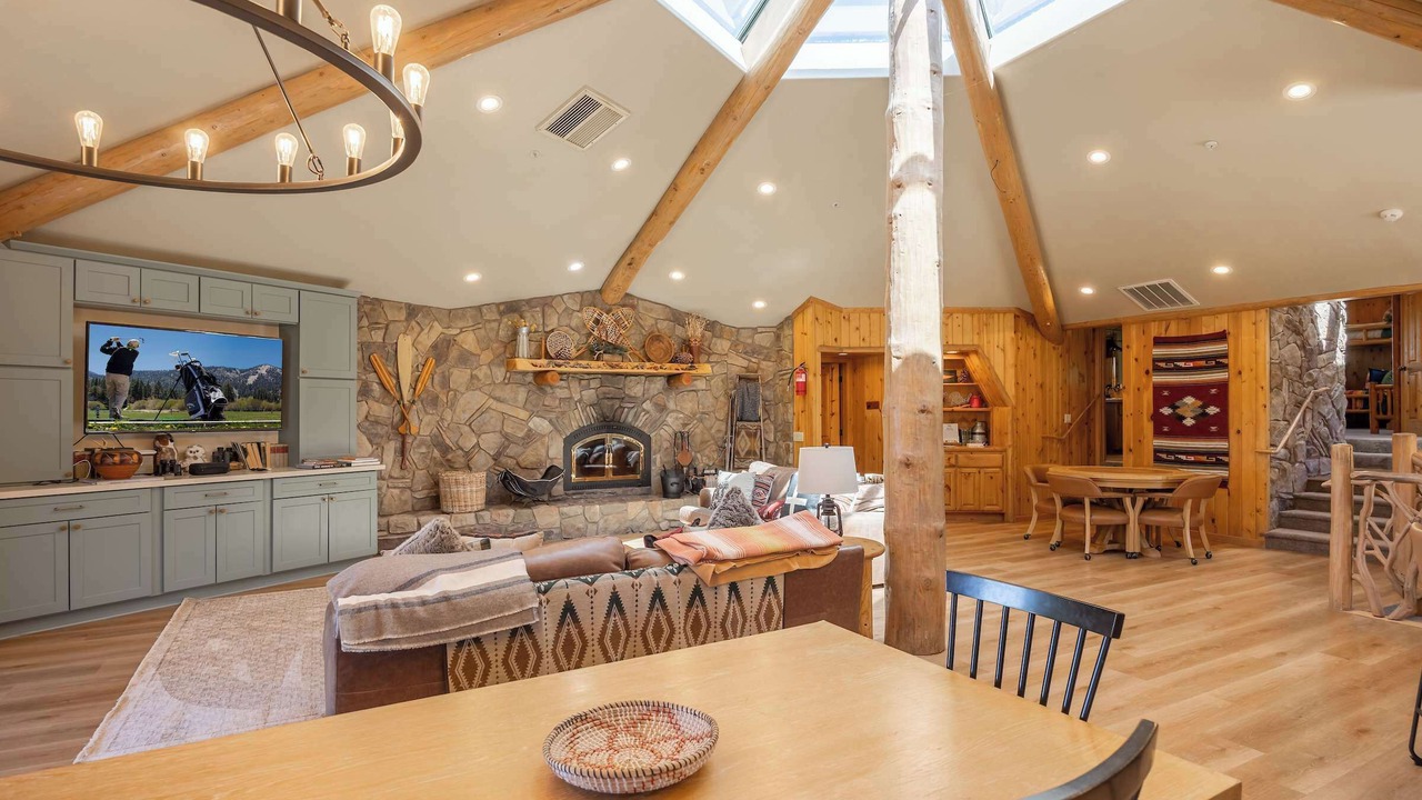 Photo of Livingroom in Upper Moonridge