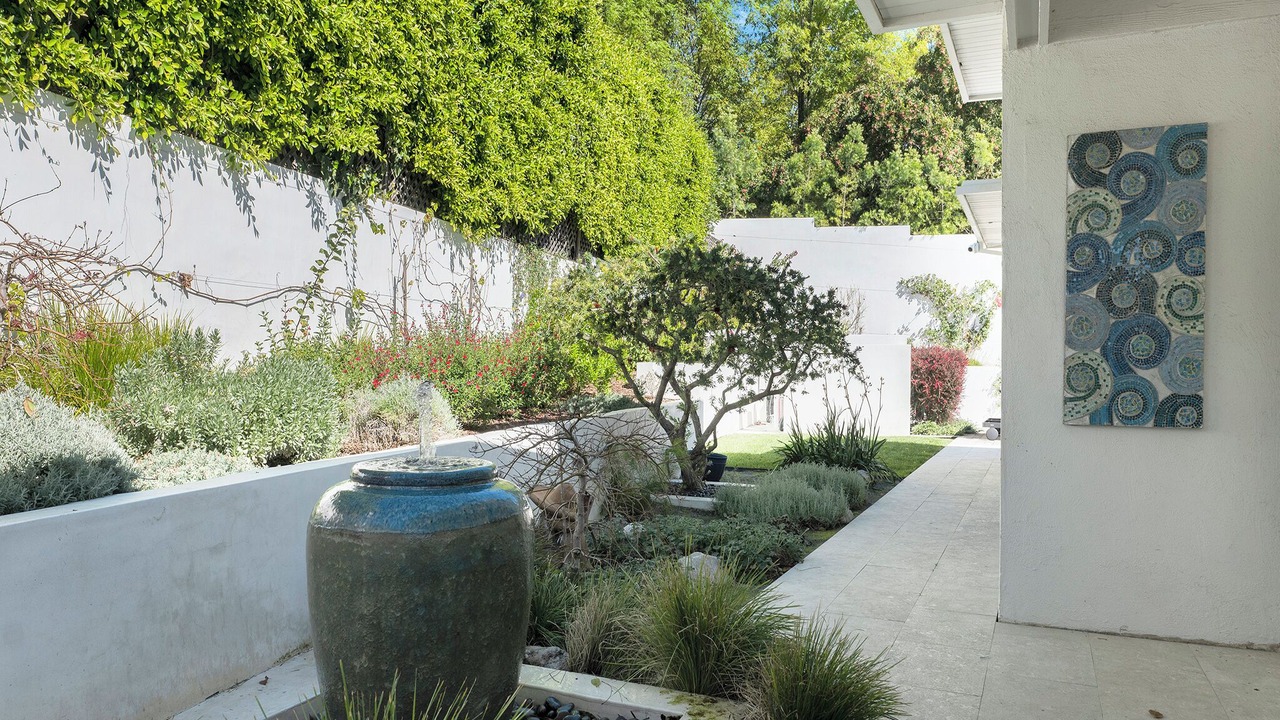 Photo of Outdoor in Woodland Hills