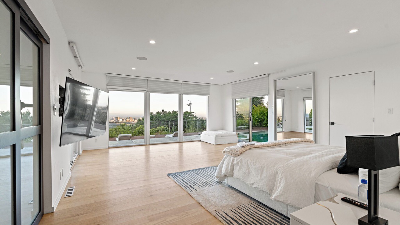 Photo of Bedroom in Beverly Glen