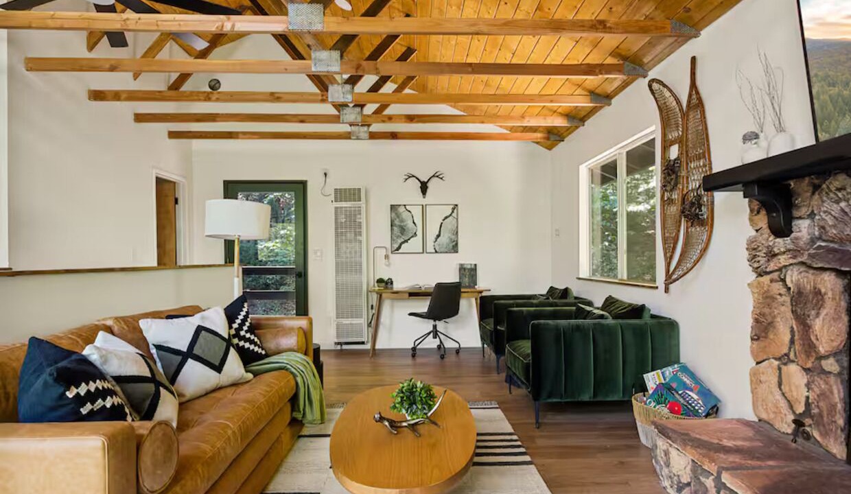 Photo of Livingroom in Arrowhead Villas