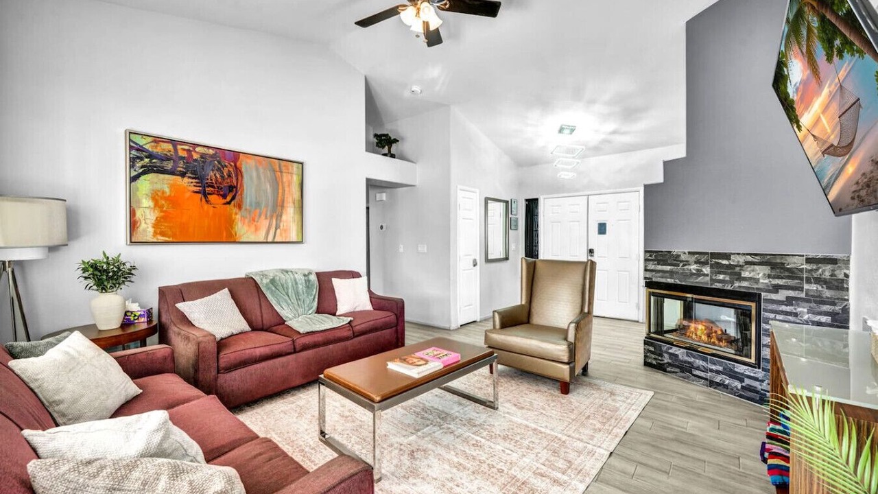 Photo of Livingroom in Green Valley North