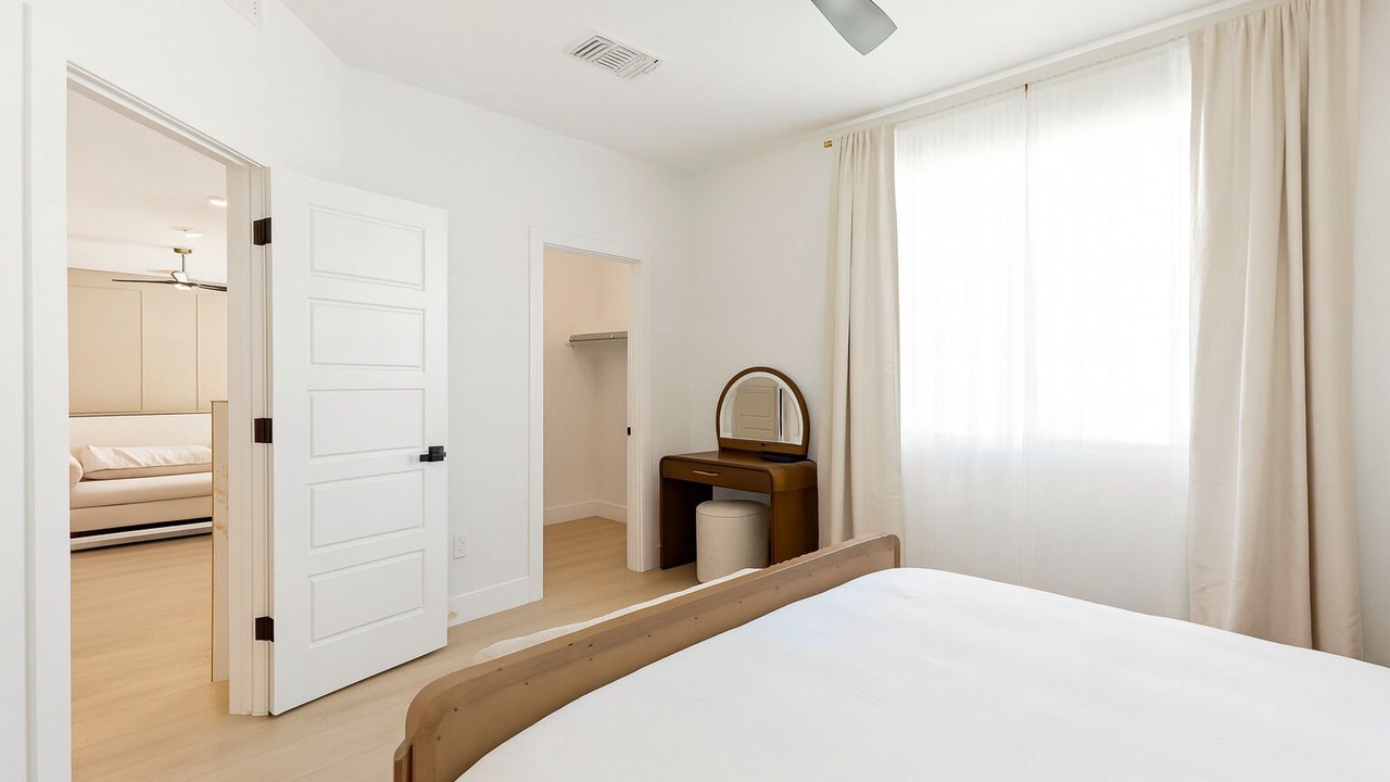Photo of Bedroom in Enterprise