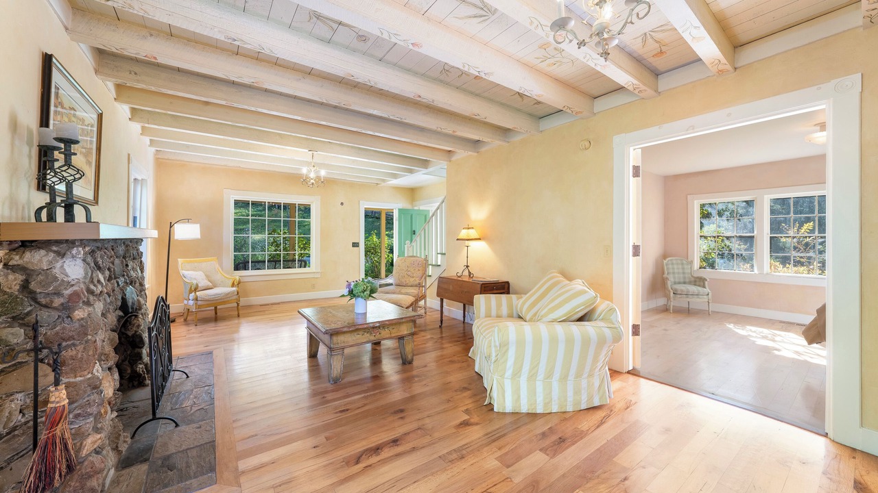 Photo of Livingroom in Anderson Valley