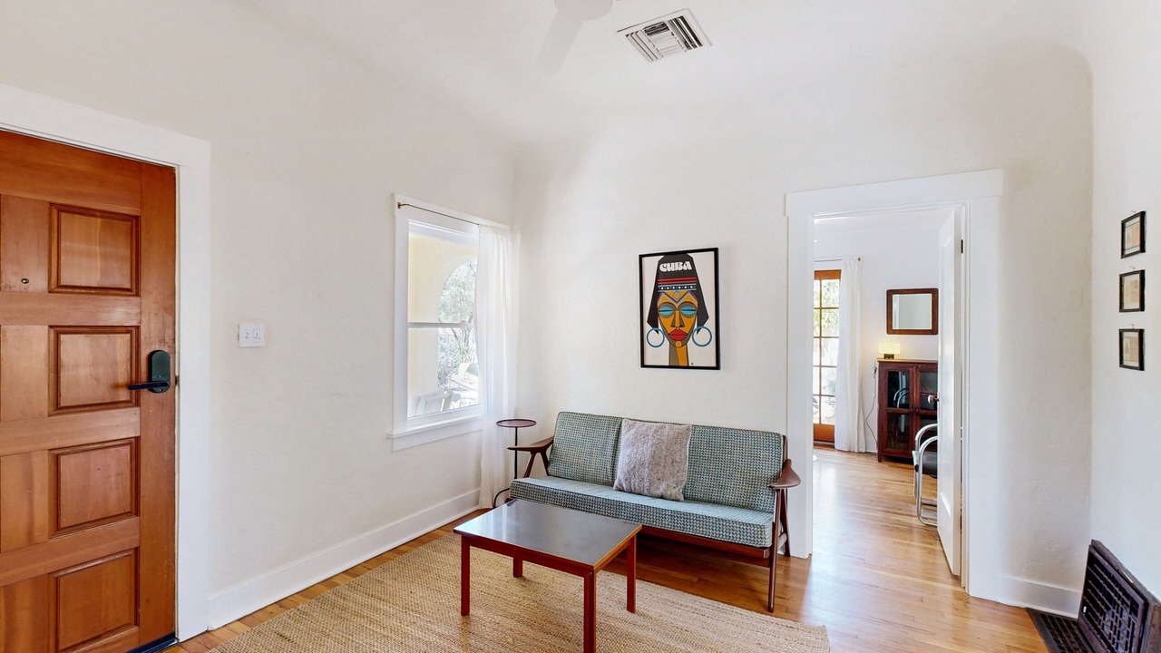 Photo of Livingroom in Sam Hughes