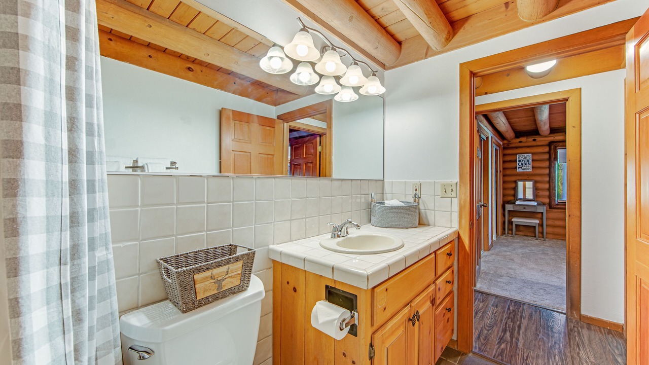 Photo of Bathroom in Pine Cove
