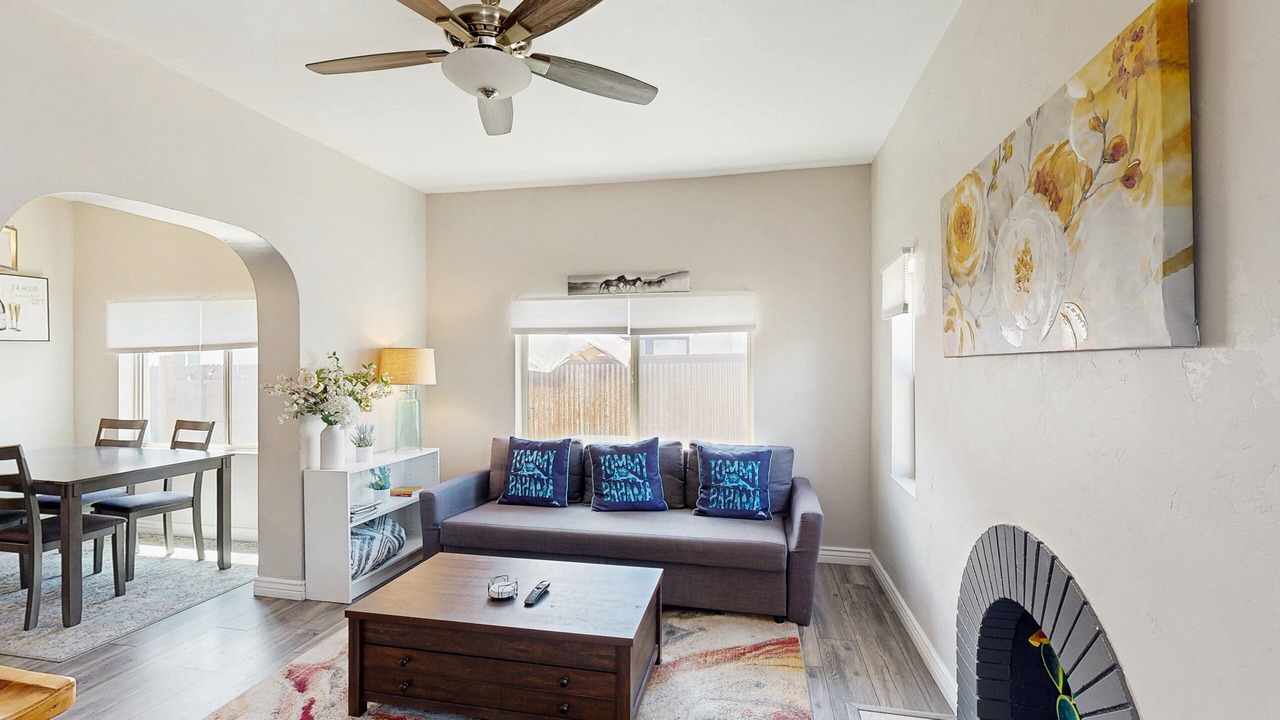 Photo of Livingroom in Sam Hughes