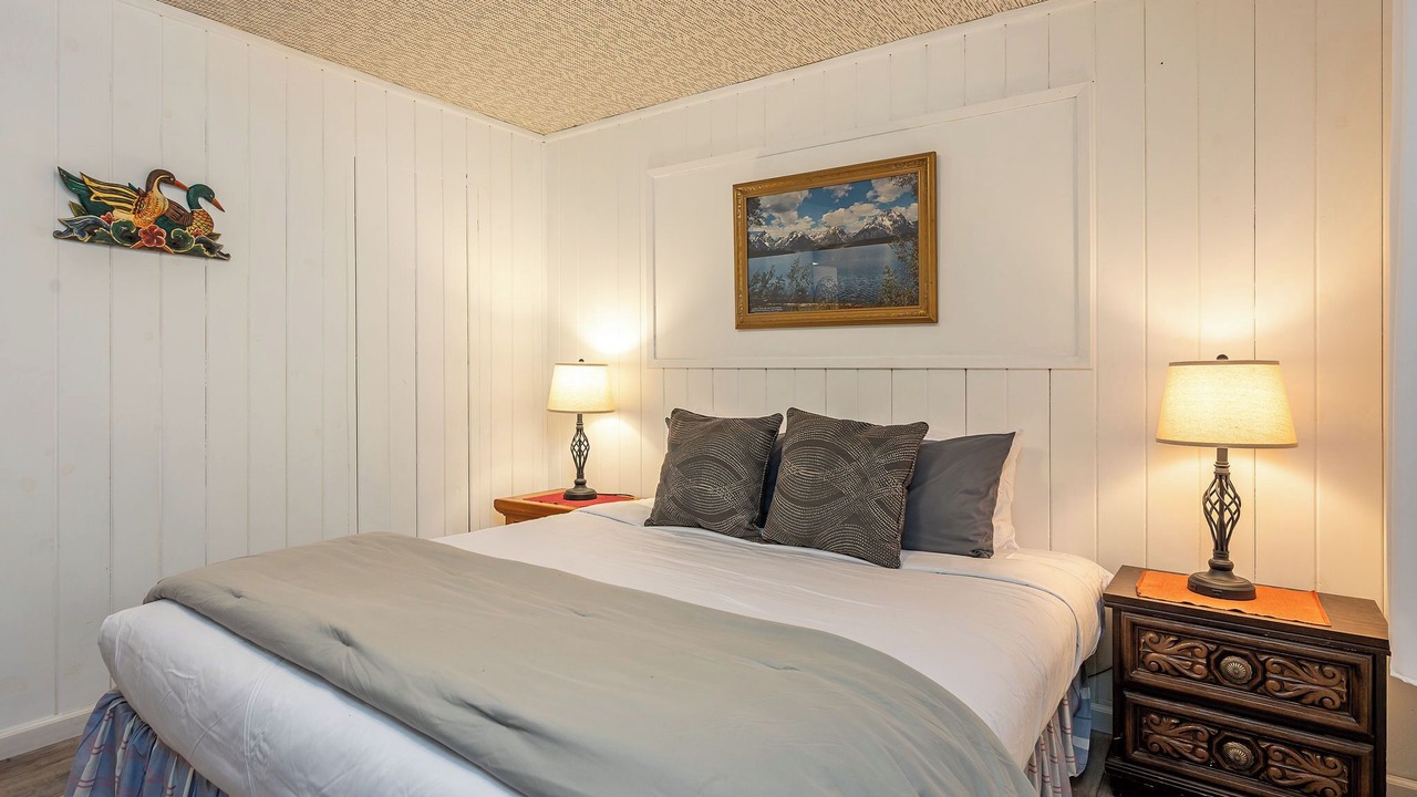 Photo of Bedroom in Springville