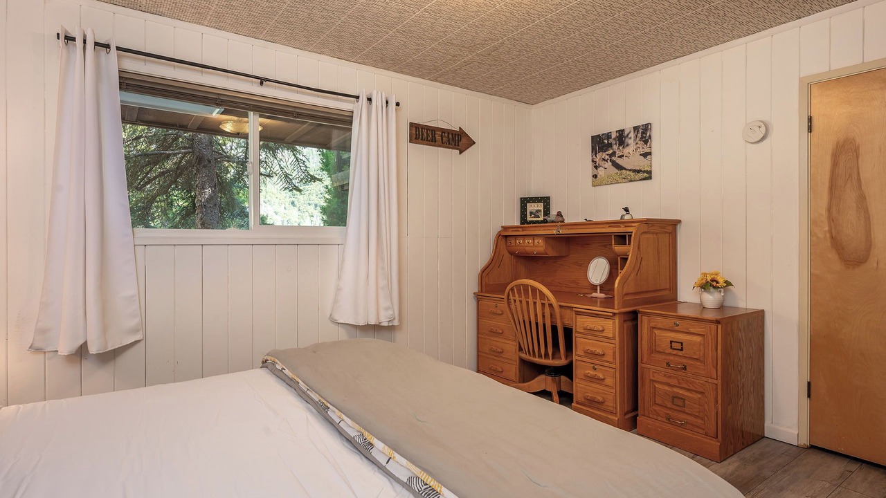 Photo of Bedroom in Springville