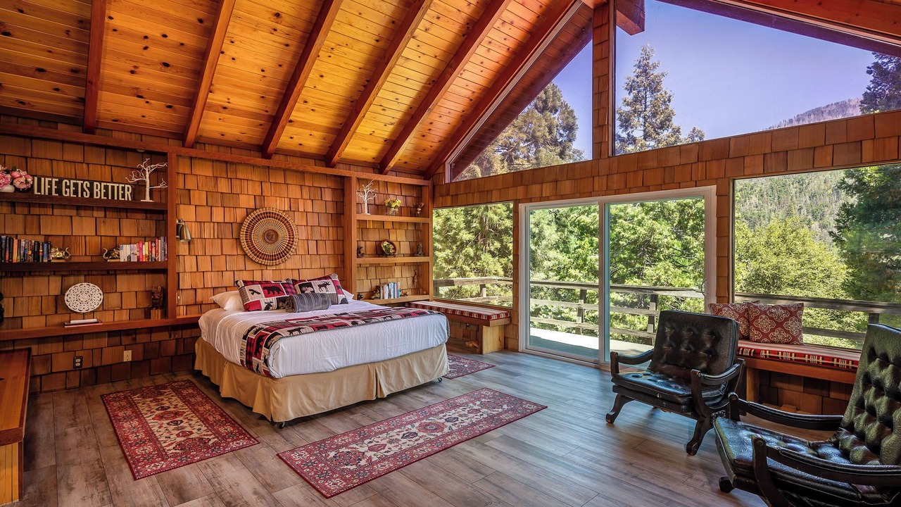 Photo of Bedroom in Springville