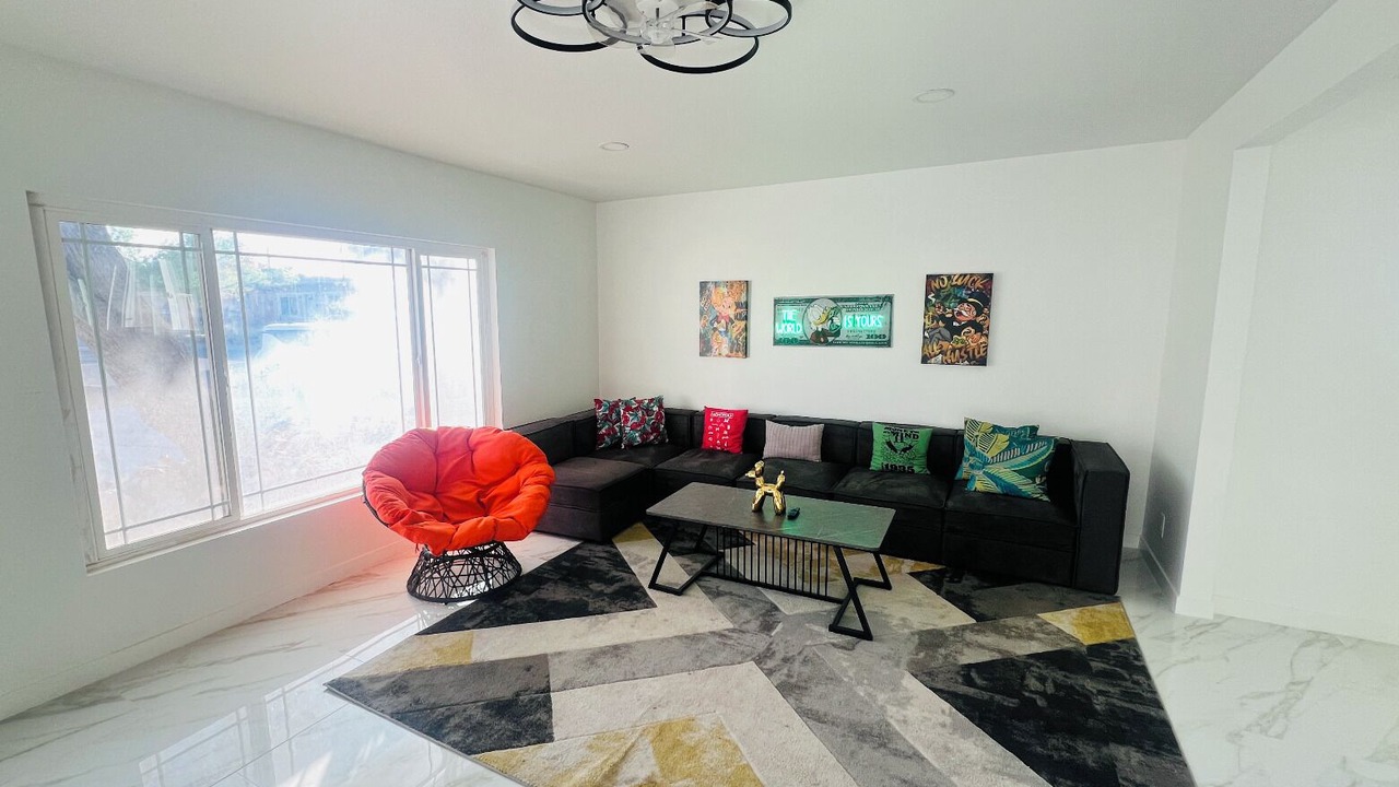 Photo of Livingroom in Townsite
