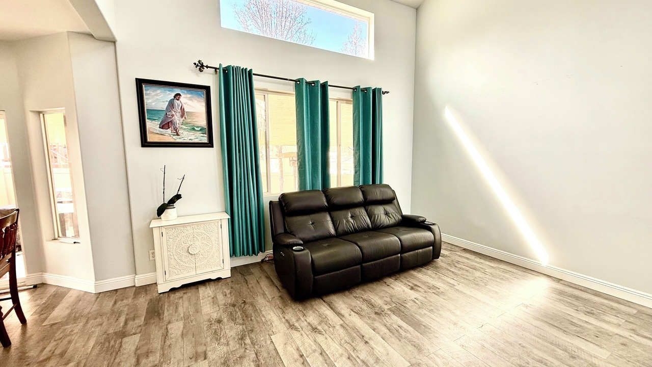 Photo of Livingroom in West Jordan