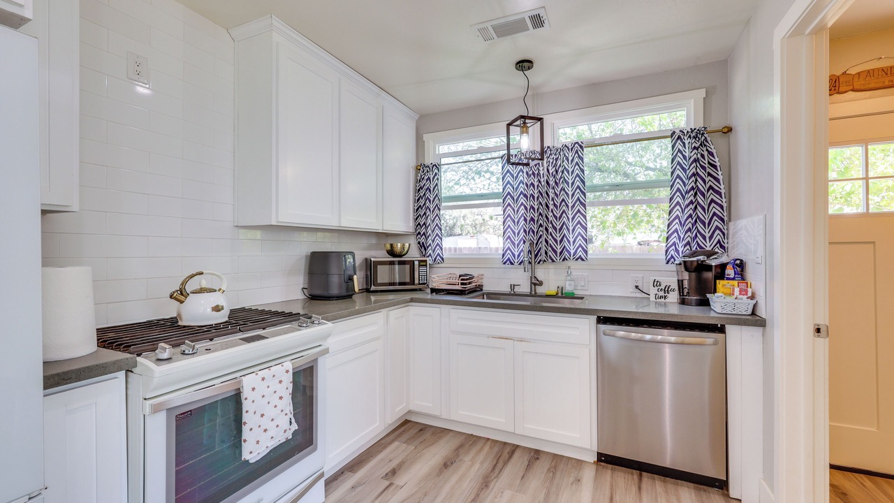Photo of Kitchen in Hanford
