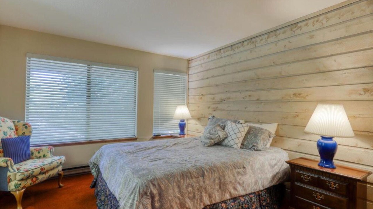 Photo of Bedroom in Lakeshore