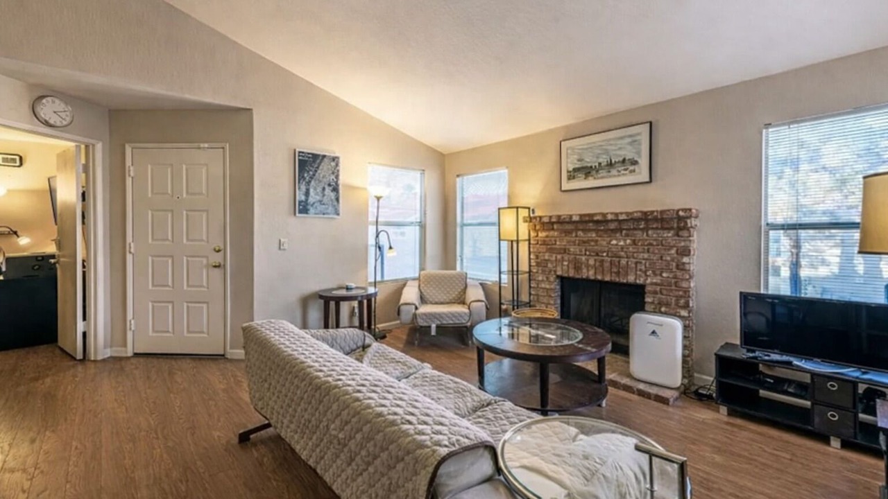 Photo of Livingroom in Chinatown