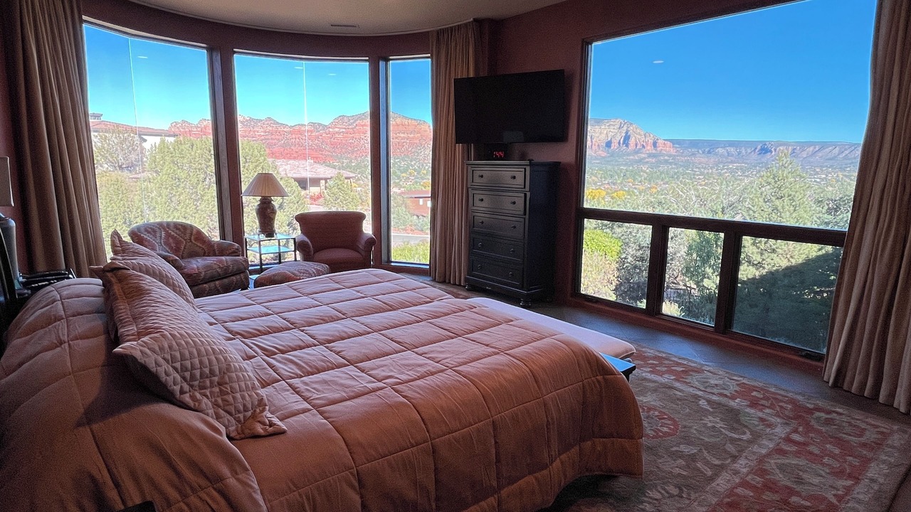 Photo of Bedroom in Oak Creek