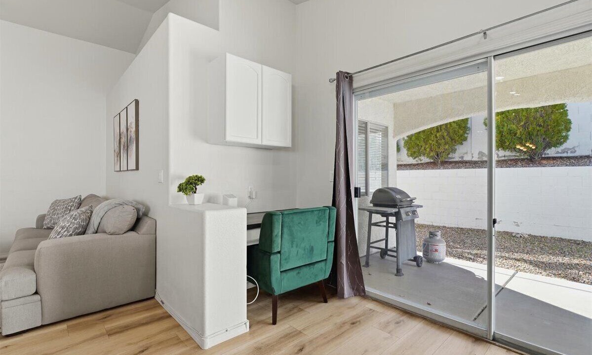 Photo of Livingroom in Regency Hills