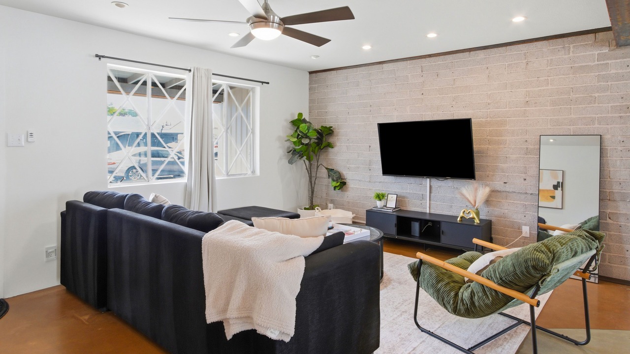 Photo of Livingroom in New Papago Parkway