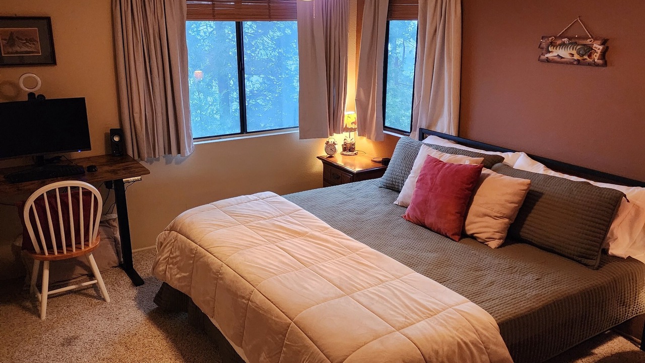 Photo of Bedroom in Crestline