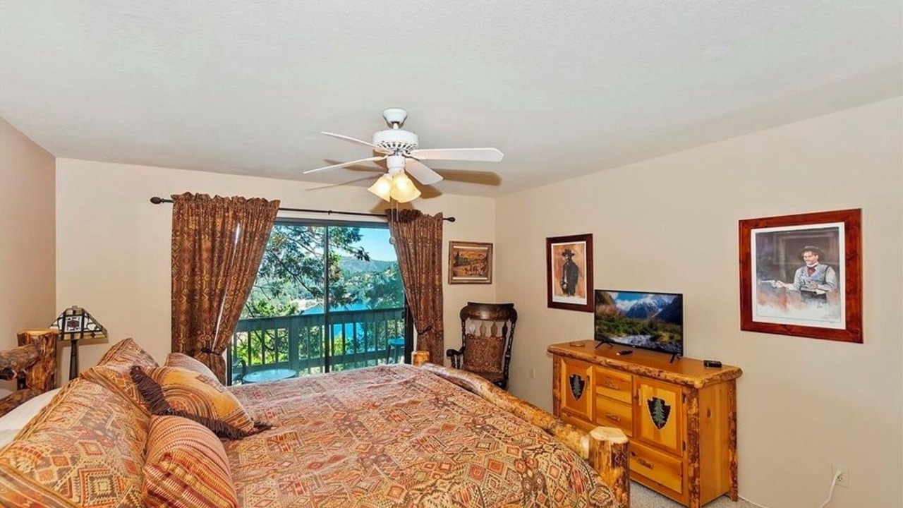Photo of Bedroom in Crestline