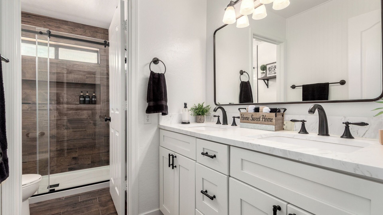 Photo of Bathroom in Val Vista Lakes