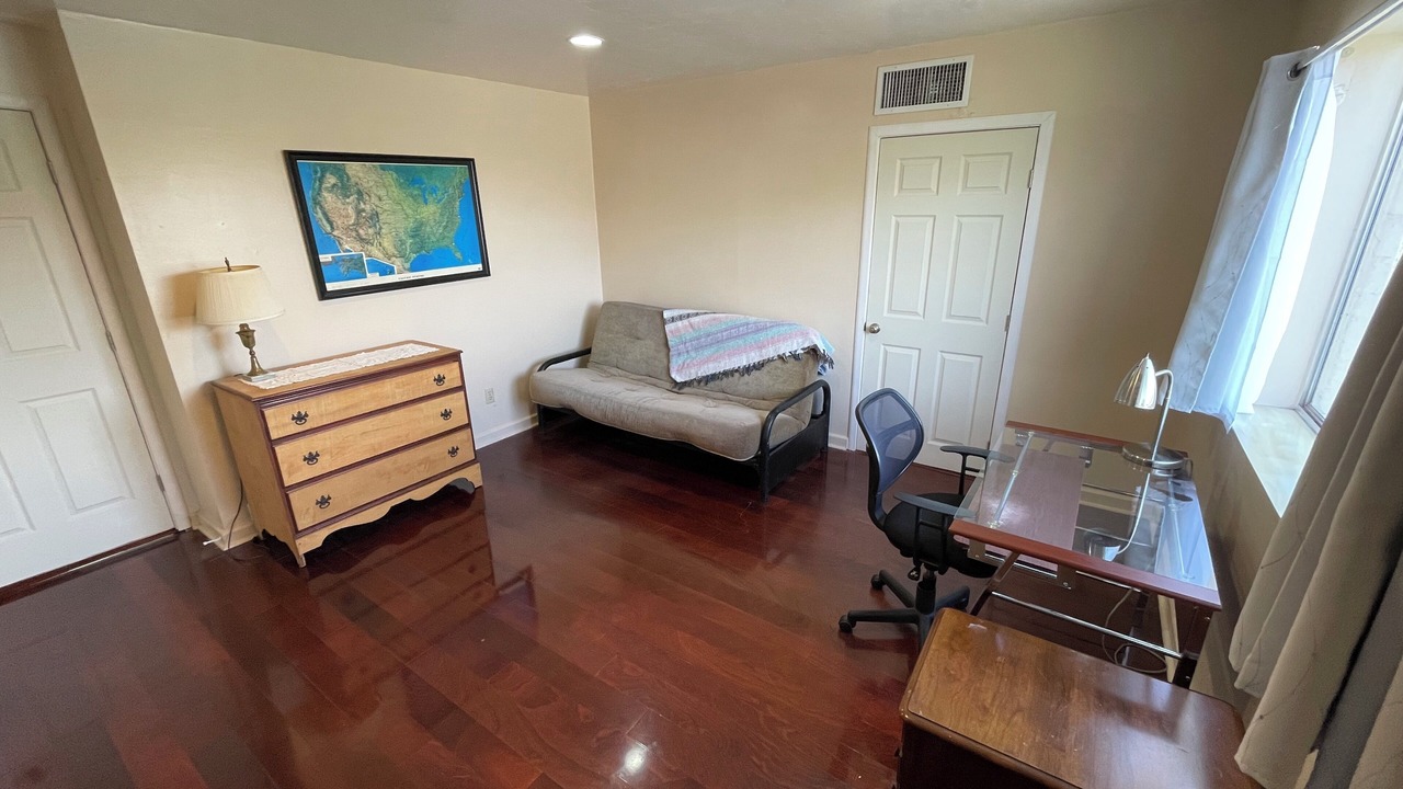 Photo of Livingroom in Bear Canyon Hills