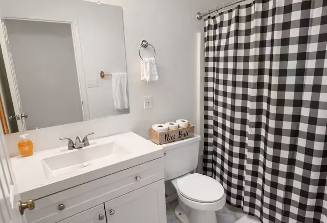 Photo of Bathroom in Kelseyville