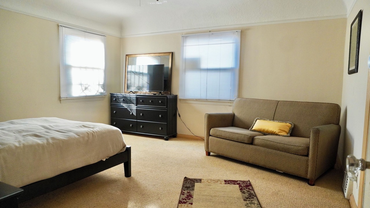 Photo of Bedroom in Mid-Wilshire