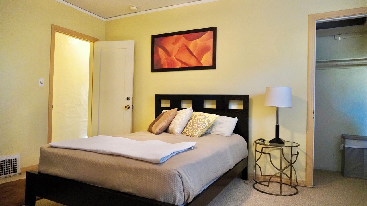 Photo of Bedroom in Mid-Wilshire